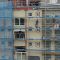 Travaux de rénovation sur un immeuble avec échafaudage